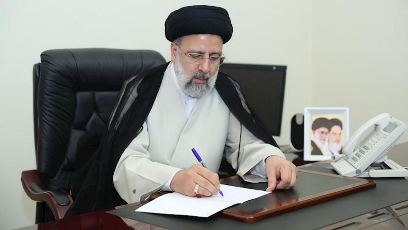 Iranpress: الرئيس الإيراني يعزي هنية في استشهاد عدد من أبنائه