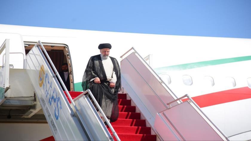 Iranpress: رئيسي يصل إلى مدينة لاهور الباكستانية