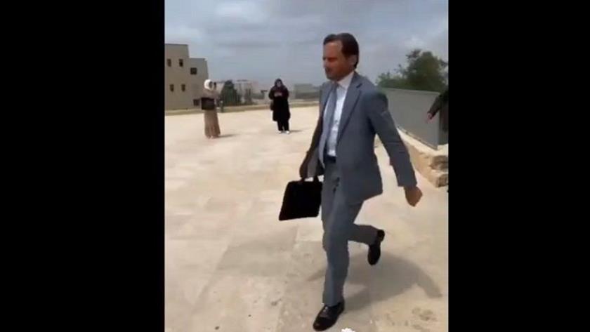 Iranpress: طلاب فلسطينيون يطردون السفير الألماني من جامعة بالضفة الغربية
