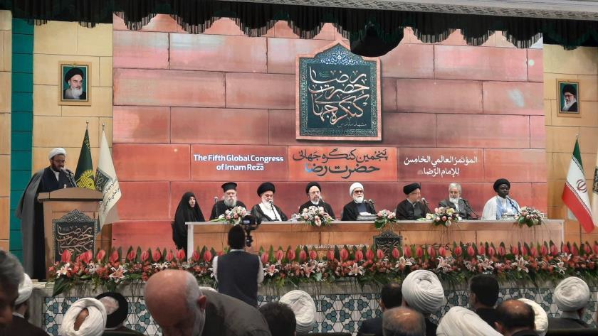 Iranpress: قائد الثورة: جميع الأئمة (ع) كانوا يسعون إلى الحكم الإسلامي
