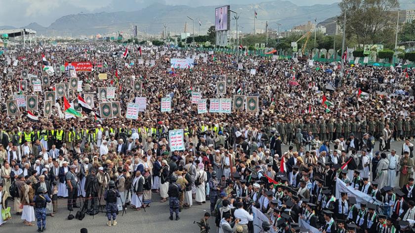 Iranpress: مسيرات مليونية في المدن اليمنية تضامنا مع غزة