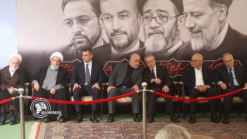 Iranpress: مراسم التأبين للرئيس الشهيد ومرافقيه في السفارة الإيرانية في بيروت