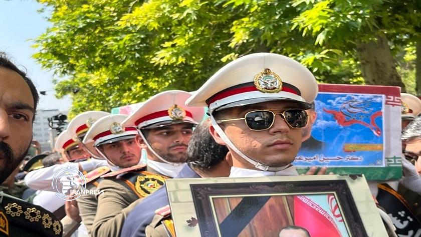 Iranpress: جثمان وزير الخارجية الشهيد عبد اللهيان يوارى الثرى في مدينة ري 