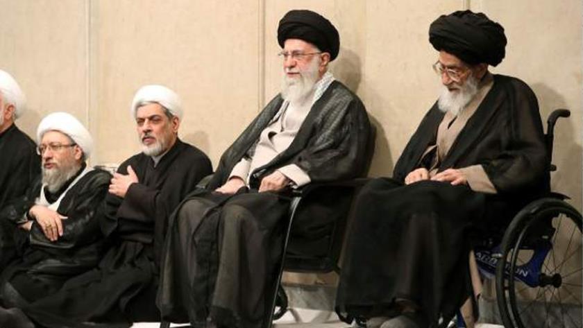 Iranpress: قائد الثورة: خدمة الشعب والانتماء للشعب من أبرز صفات شهداء الخدمة