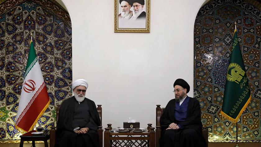 ایران برس: متولي العتبة الرضوية: التشييع الرائع لشهداء الخدمة بمثابة تقدير الشعب لجهودهم المخلصة