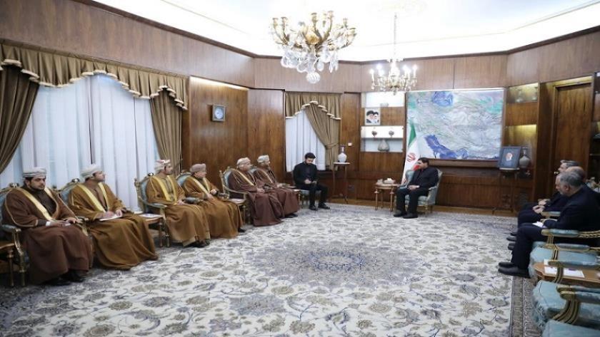 Iranpress: مخبر يشدد على ضرورة استغلال الطاقات الكامنة لدى عمان وإيران لتعزيز العلاقات التجارية 