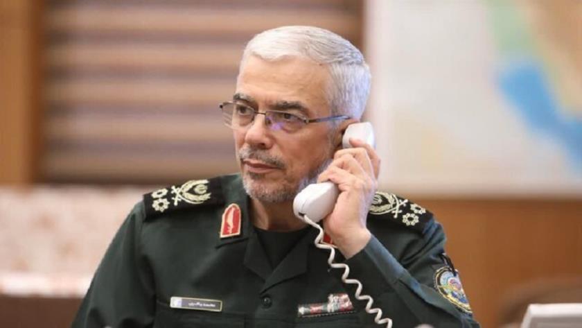 Iranpress: اللواء باقري: عمان دولة مهمة واستراتيجية بالنسبة لإيران