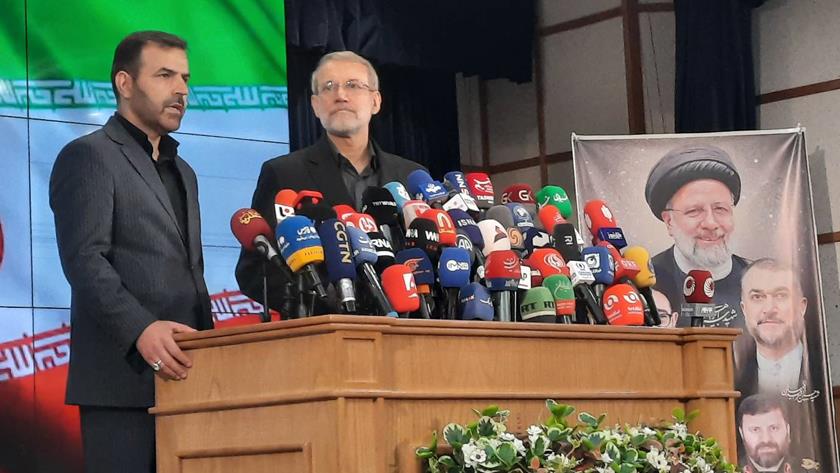 Iranpress: لاريجاني يترشح للانتخابات الرئاسية في إيران