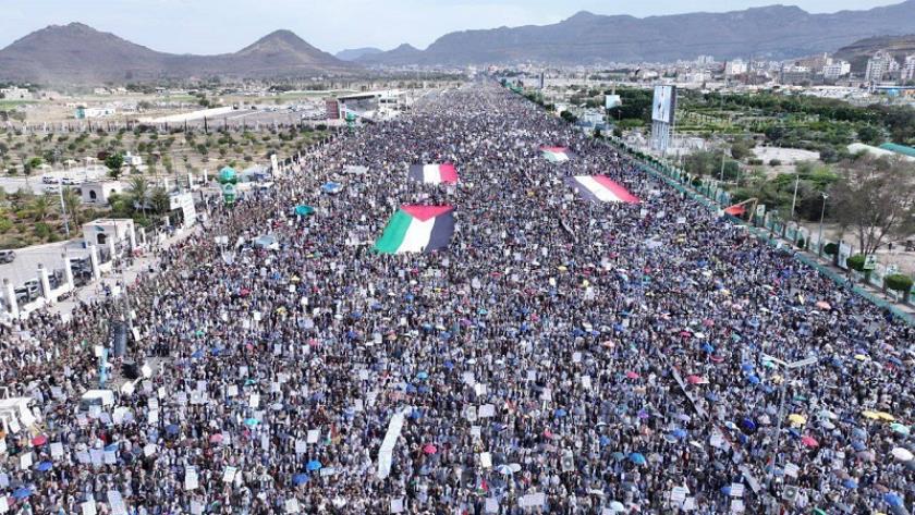 Iranpress: حشود مليونية بصنعاء في مسيرة (ثابتون مع غزة.. ومتصدون لكل المؤامرات)