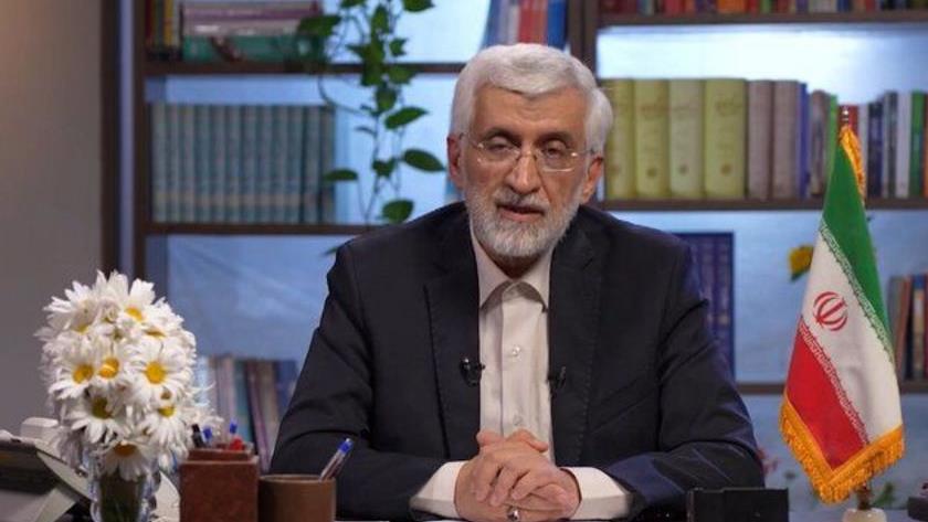 Iranpress: جليلي يؤكد على مكانة إيران الترانزيتية الخاصة في المنطقة + فيديو 