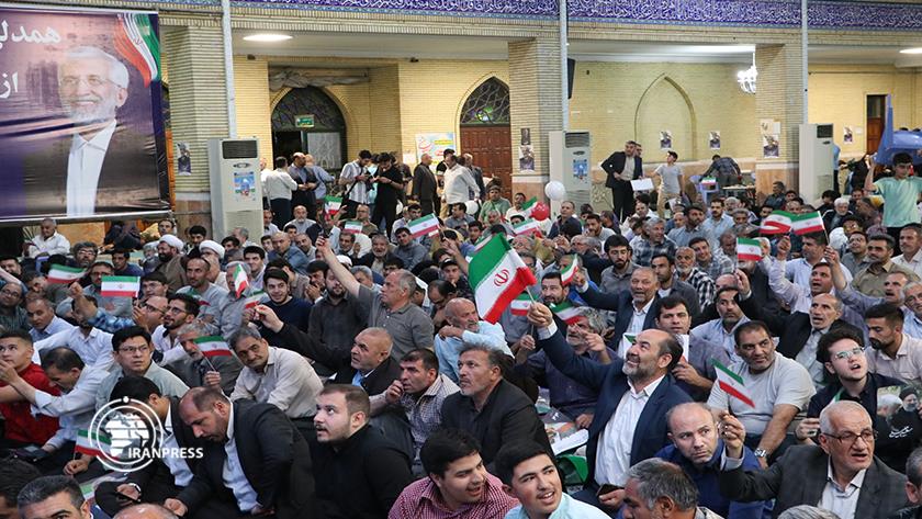 Iranpress: مرشح الانتخابات الرئاسة الإيرانية يزور مدينة أرومية
