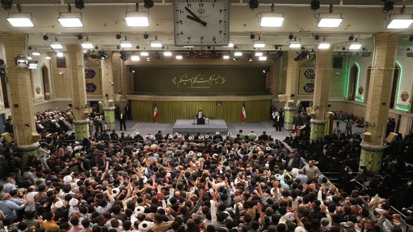 Iranpress: سماحة القائد المعظم يستقبل حشدًا من أبناء الشعب الإيراني 
