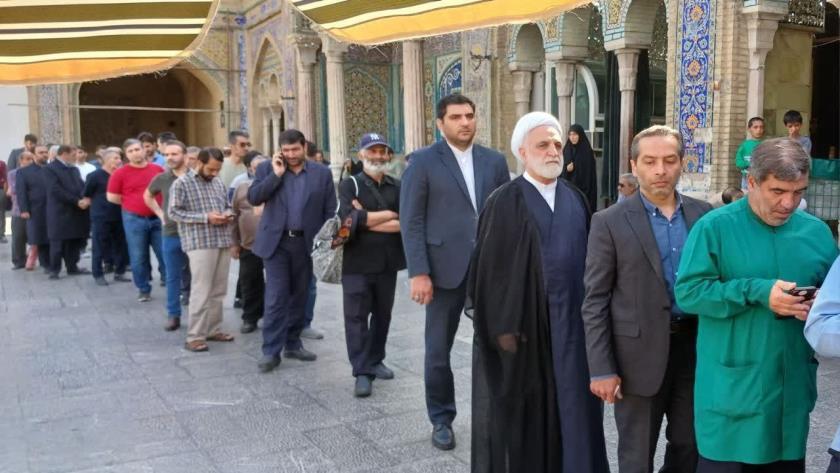 Iranpress: رئيس السلطة القضائية يدلى بصوته في الانتخابات الرئاسية