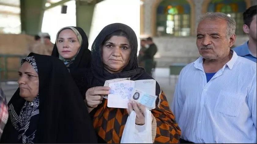 Iranpress: لجنة الانتخابات: تمديد الاقتراع في انتخابات الرئاسة حتى الساعة 12 مساءً