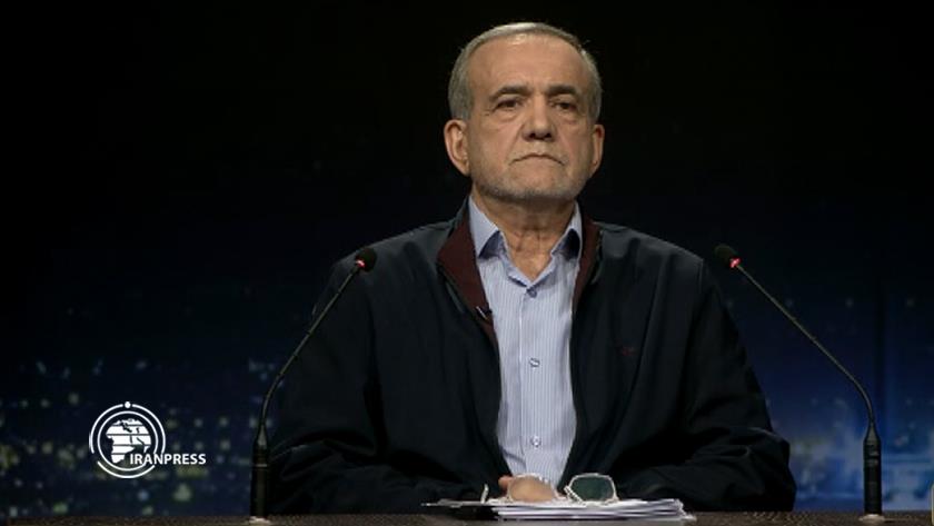 Iranpress: بزشكيان: الخبر القائل بأننا سنرفع سعر البنزين لا أساس له من الصحة
