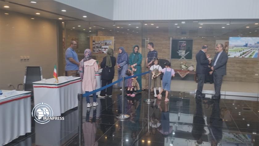 Iranpress: بدء عملية التصويت في الجولة الثانية للانتخابات الرئاسية الإيرانية في آسيا والباسفيك