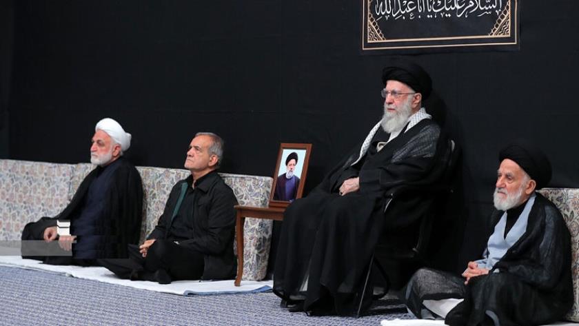 Iranpress: بحضور قائد الثورة الإسلامية.. إقامة الليلة الأولى من مجلس العزاء الحسيني