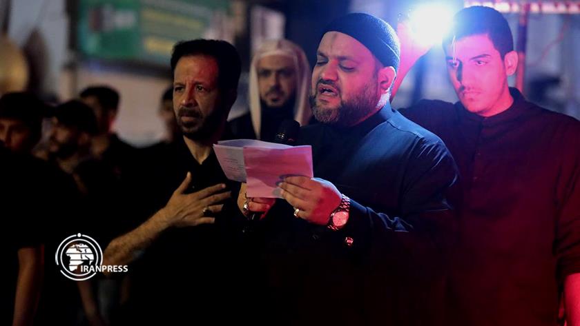 Iranpress: البحرانيون يحيون ذكرى واقعة كربلاء بتسيير المواكب الحسينية في الأزقة والشوارع