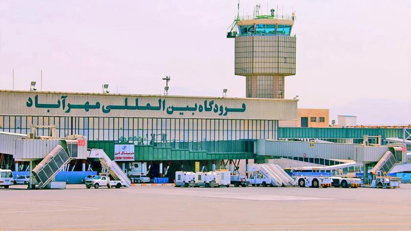 Iranpress: قيود الرحلات في مطار مهرآباد بمناسبة مراسم تنصيب الرئيس الإيراني