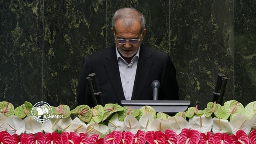 Iranpress: الرئيس الإيراني: بلادنا لن تسمح باستمرار الوجود الأجنبي في منطقتنا