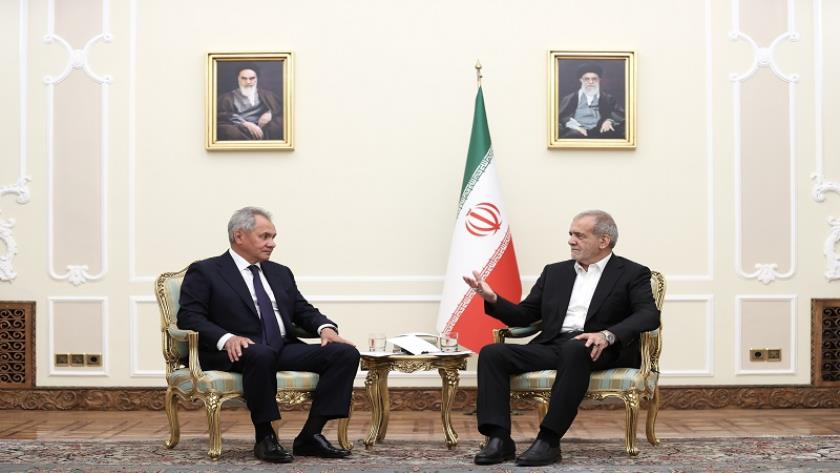 Iranpress: بزشكيان: توسيع العلاقات مع روسيا من أولويات السياسة الخارجية الإيرانية 