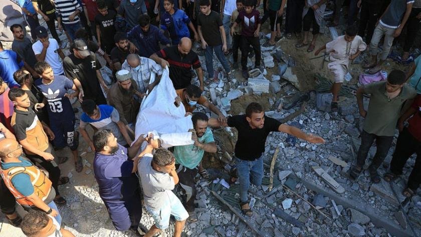 Iranpress: فصائل فلسطينية تدين مجزرة قصف النازحين في غزة