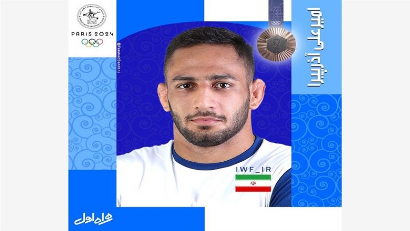 Iranpress: المصارع الإيراني أمير علي  آذر بيرا يفوز بالبرونزية في الألعاب الأولمبية 2024