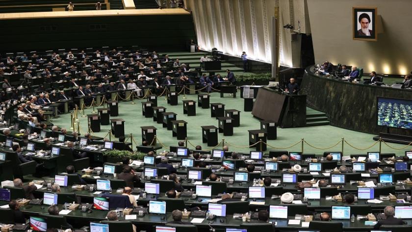 Iranpress: البرلمان الإيراني يصادق على جميع مرشحي الرئيس الجديد للحقائب الوزارية 