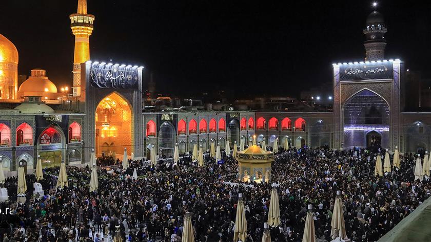 ایران برس: بالصور.. أجواء الحرم الرضوي في ذكرى رحيل النبي ﷺ