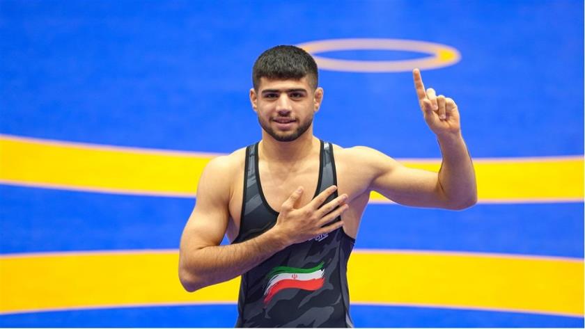 Iranpress: 3 ميداليات للمنتخب الإيراني في بطولة العالم للمصارعة للشباب بإيطاليا