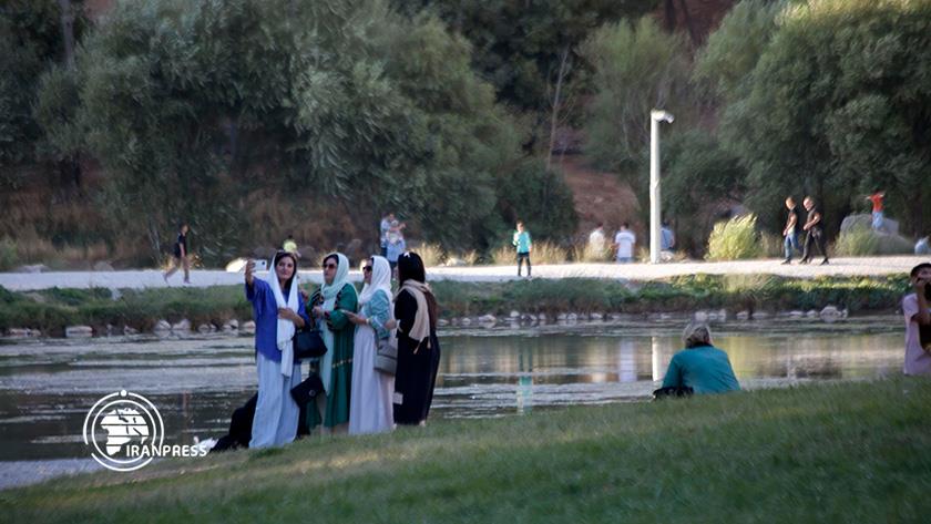 ایران برس: منطقة ‘طاق بستان’ الأثرية في غرب إيران تستضيف السياح