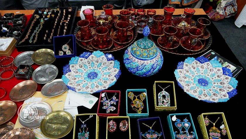 Iranpress: التعريف بالمعالم والفنون الإيرانية في معرض السياحة بطاجيكستان 
