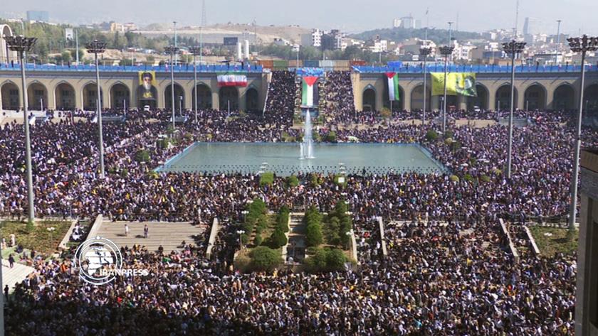 ایران برس: إظهار وحدة الشعب الإيراني في صلاة الجمعة يؤمها قائد الثورة الإسلامية