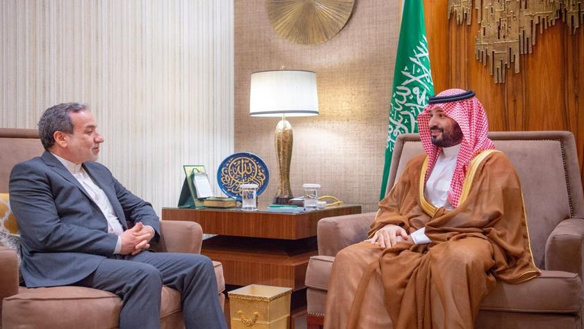Iranpress: وزير الخارجية الايراني يلتقي ولي العهد السعودي في الرياض + فيديو