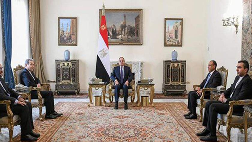 Iranpress: الرئيس المصري يستقبل وزير الخارجية الإيراني ويعرض معه تطورات المنطقة