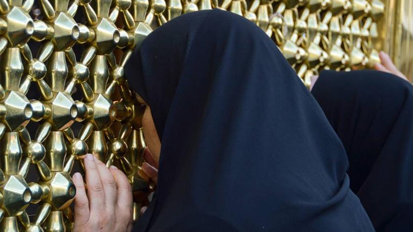 Iranpress: عائلات لبنانية تحلّ ضيفة على العتبة الرضوية المقدسة في مدینة مشهد