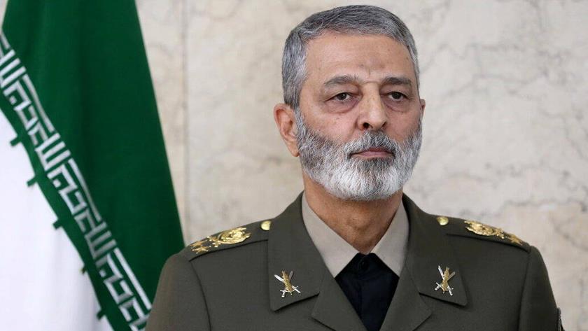Iranpress: قائد الجيش : مستمرون بالارتقاء بقدراتنا الدفاعية بما يتناسب مع شكل وحجم التهديدات