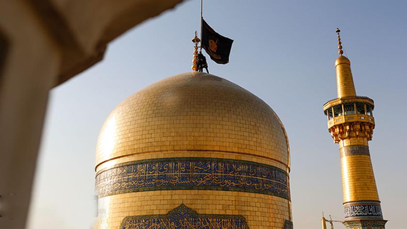 Iranpress: نظرة على تاريخ بناء وتغييرات قبة الحرم الرضوي الشريف
