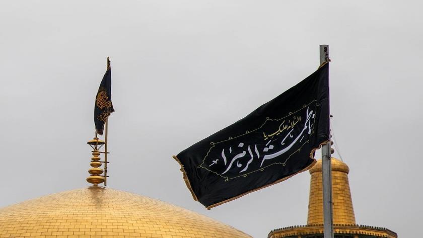 ایران برس: استبدال راية قبة مرقد الإمام الرضا (ع) في مشهد المقدسة