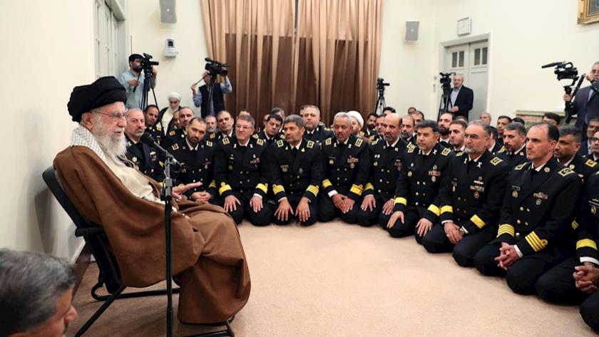 Iranpress: قائد الثورة الإسلامية يؤكد رفع القوة القتالية للقوات المسلحة