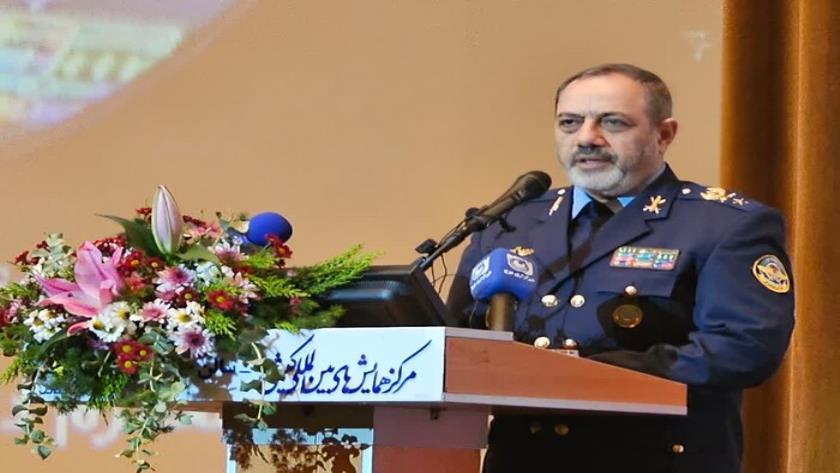 Iranpress: افتتاح المعرض الدولي للطيران والفضاء في جنوب إيران