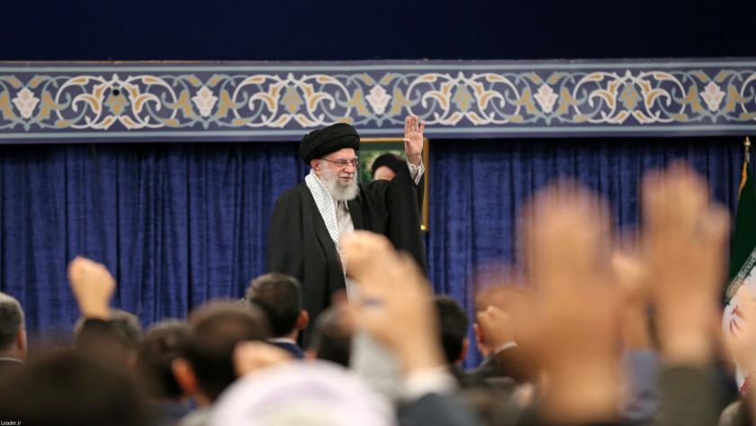 Iranpress: قائد الثورة: الأميركيون دائما يخطئون في حساباتهم بشأن القضايا الإيرانية