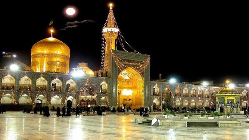 Iranpress: إحياء ذكرى مولد أمير المؤمنين علي بن أبيطالب (ع) في حرم الإمام الرضا (ع)