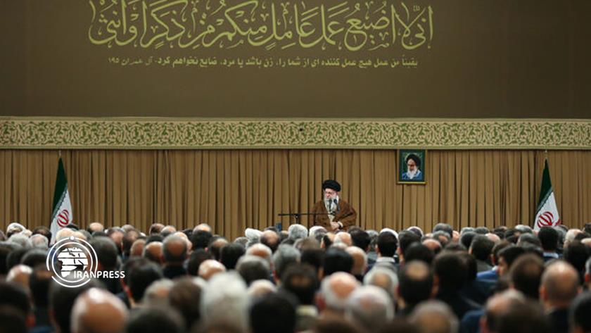 Iranpress: قائد الثورة : التقدم في القطاع الخاص ‘‘مقبول’’ رغم الضغوط الخارجية