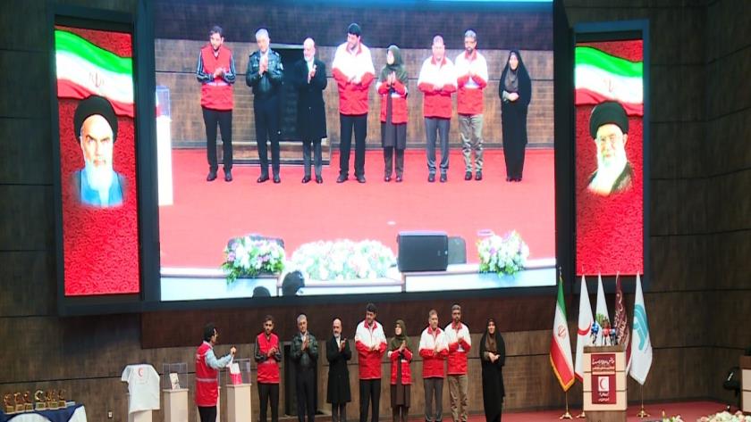 Iranpress: طهران تستضيف المؤتمر الوطني "رواة السرو الأحمر" + فيديو