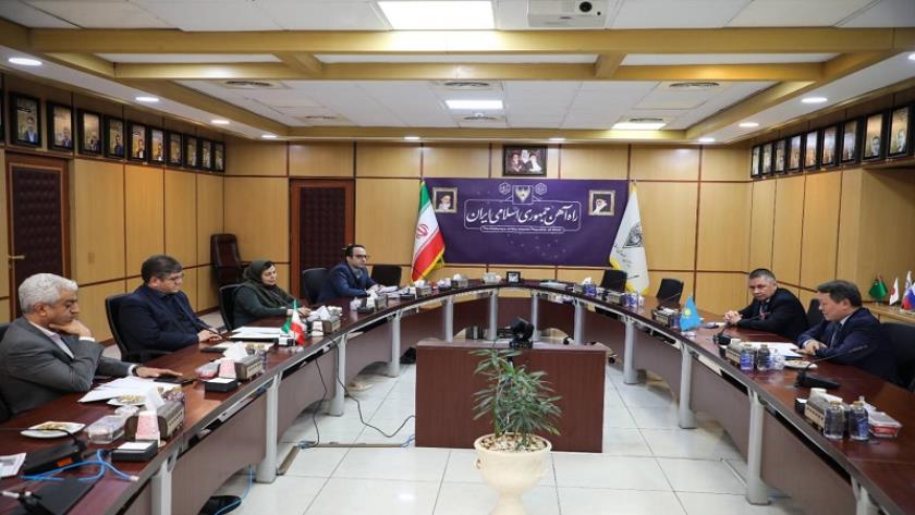 ایران برس: السفير الكازاخي: سكك الحديد الإيرانية هي الأكثر أمانًا لنقل السلع إلى المياه الدولية