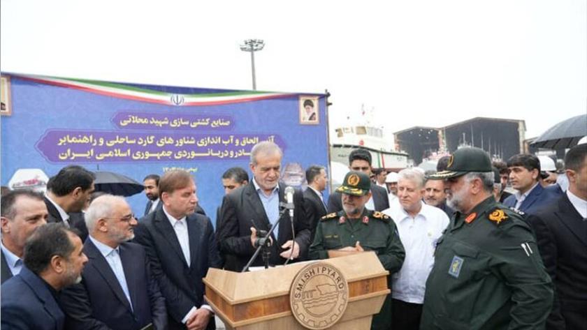 Iranpress: انضمام 10 سفن إنقاذ إلى الأسطول البحري الإيراني
