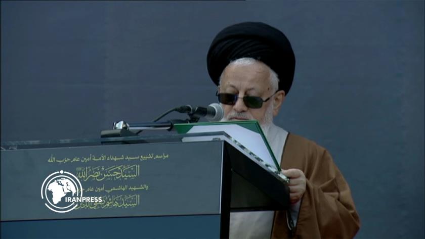 Iranpress: قراءة رسالة سماحة قائد الثورة الإسلامية في مراسم تشييع السيد نصر الله