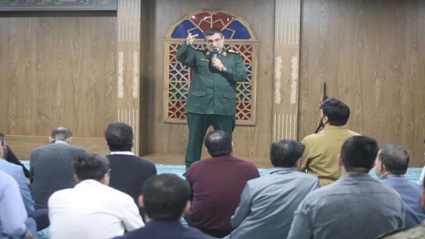 Iranpress: الأدميرال تنكسيري: لقد وجهنا ضربات قوية لأمريكا