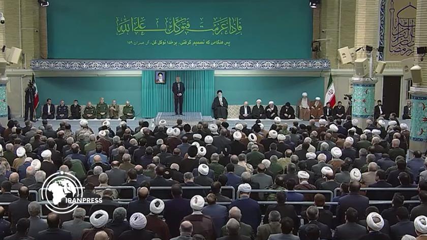 Iranpress: الرئيس بزشكيان: الوحدة هي الحل لمشاكل الشعب + فيديو